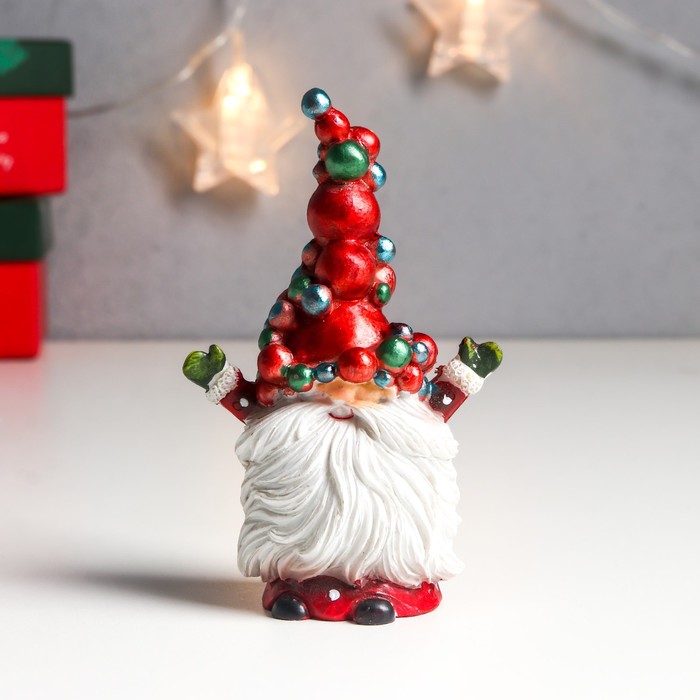 Сувенир полистоун "Дед Мороз/Бабуля в колпаке с новогод. шарами" 7511631