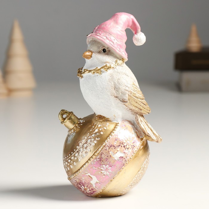 Сувенир полистоун "Воробышек в розовом колпаке на новогоднем шарике" 11,5х8,5х17,5 см   9571921