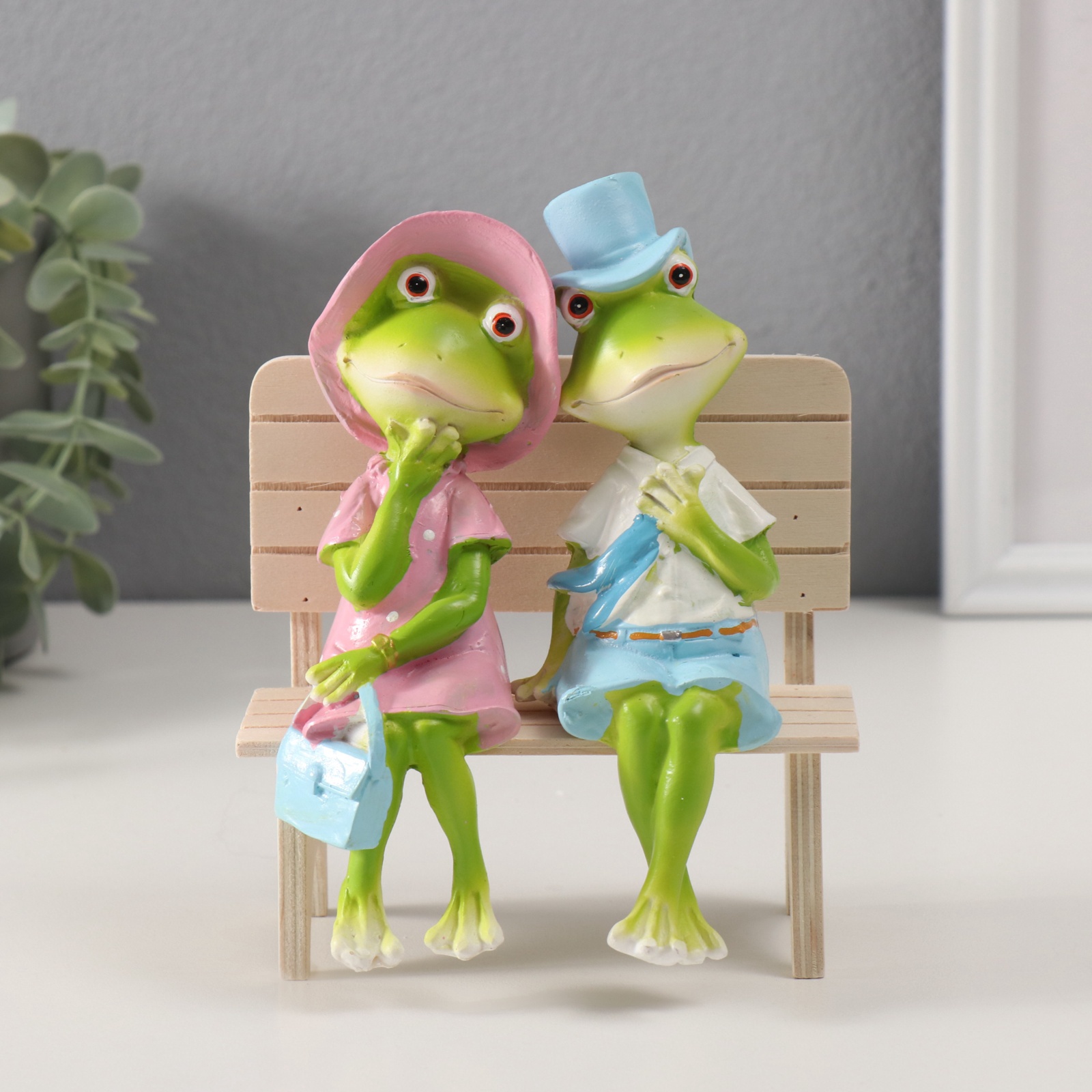 Сувенир полистоун "Лягушки на скамеечке" 16,8х8,5х13 см 7519555