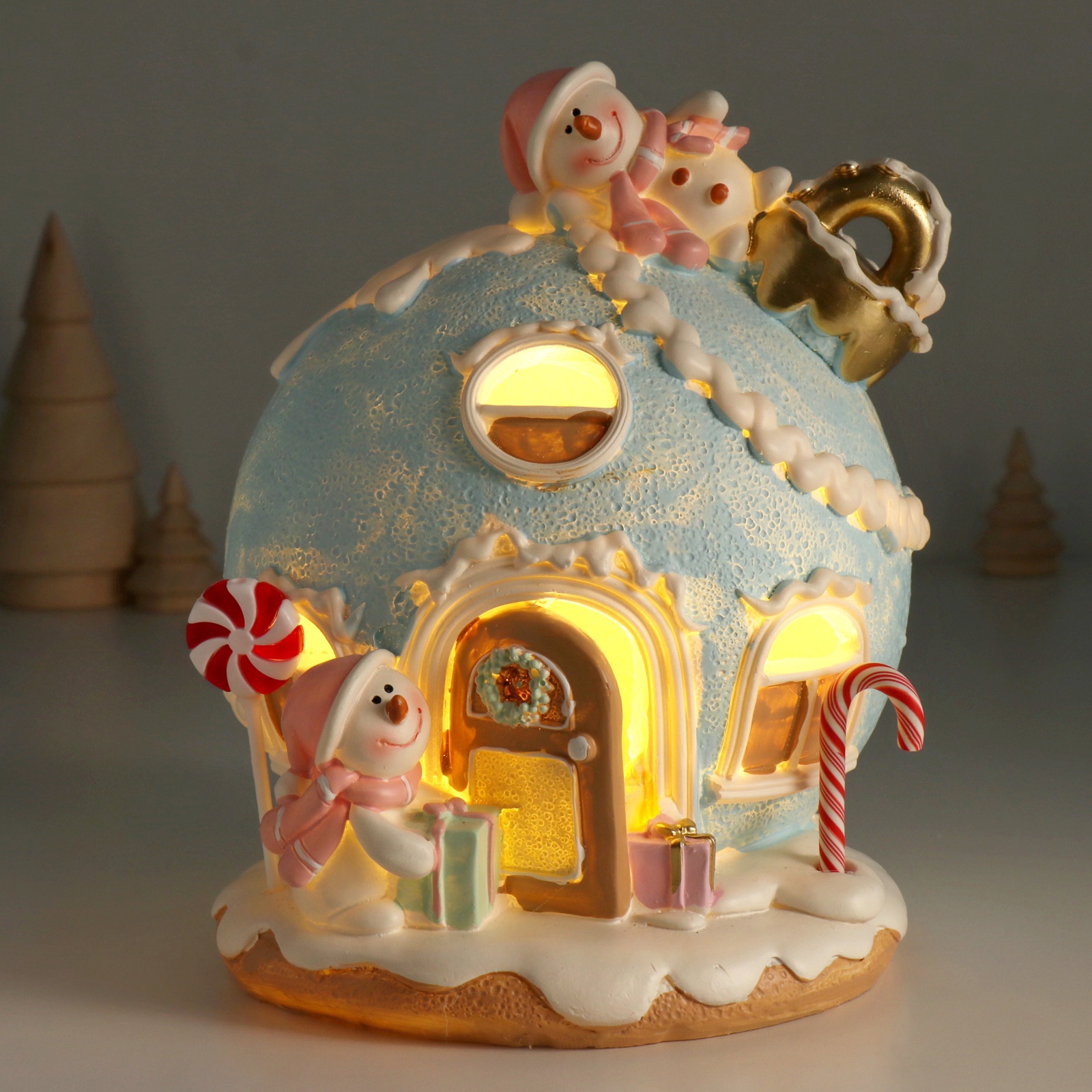 Сувенир свет "Пряничный домик-елочный шар, со снеговиками" 17,5х16х18 см 10323676