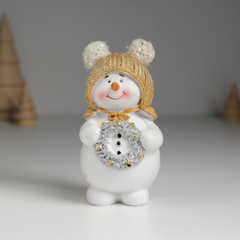 Сувенир полистоун "Снеговик в шапке с помпошками" 5,5х4х10 см 10326247
