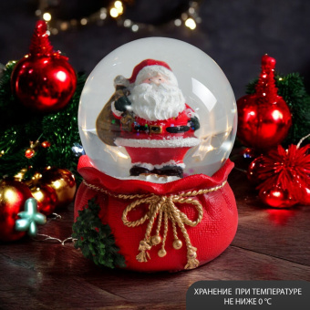 Сувенир полистоун водяной шар "Дед Мороз с мешком подарков" 7х6,7х8,8 см   7567996