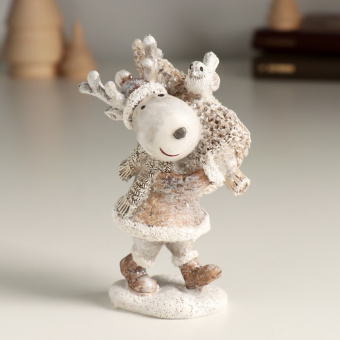 Сувенир полистоун "Радостный лось с ёлочкой" 7х5,5х11 см   10324678