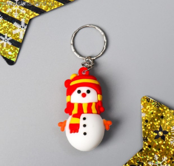 Брелок резина "Снеговик в шапке и шарфике" 4,7х2,8х1,7 см   5037725