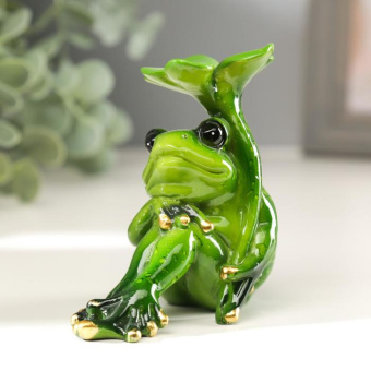 Сувенир полистоун "Лягушка с листочком" МИКС 10х6х11 см 915532
